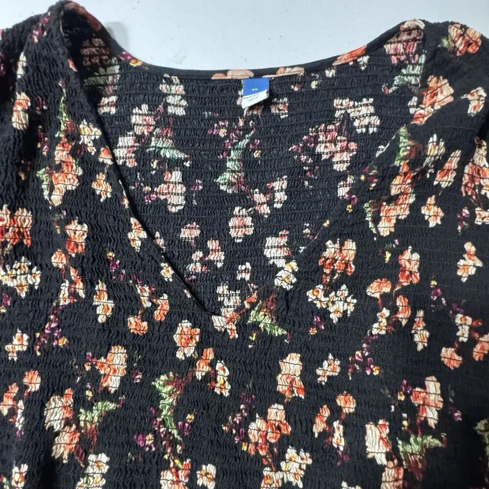 Old Navy Smocked Peplum Hem Top Womens Size 4X Black Floral V-Neck‎ Long Sleeve